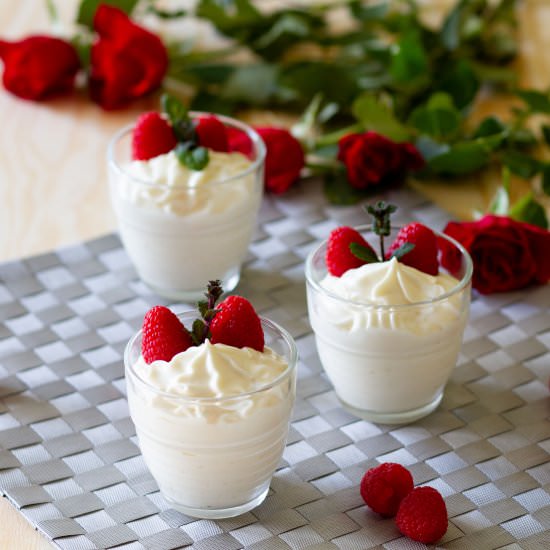 Quick white chocolate mousse - Recipe photo by mecooks.com