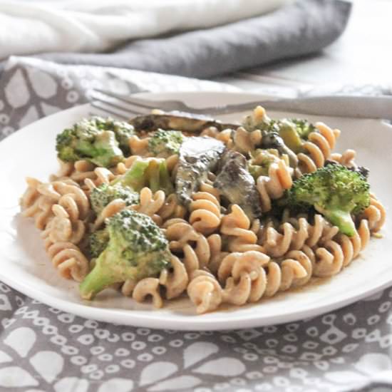 Vegan Mac and Cheese with Broccoli - Recipe photo by Simple and Savory