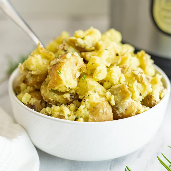 Rosemary Garlic Potatoes - Recipe photo by BitesOfWellness