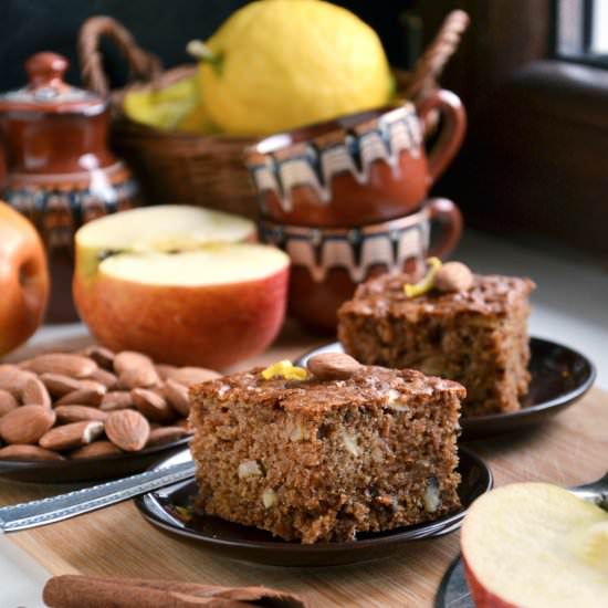 Soft apple and cinnamon sheet cake - Recipe photo by Foodohfood