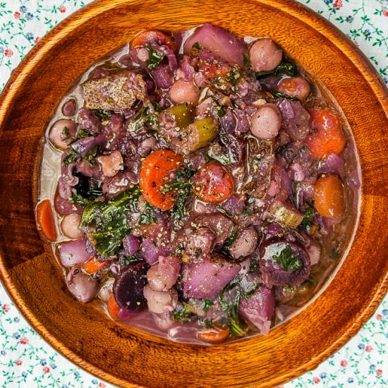 Vegan Purple Winter Soup with Kale - Recipe photo by bakeroise