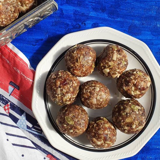 Dates and nuts ladoo - Recipe photo by Mildlyindian