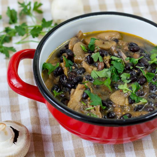Vegan black bean goulash - Recipe photo by mecooks.com