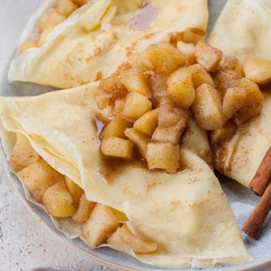 apple crepes - Recipe photo by everyday-delicious.com