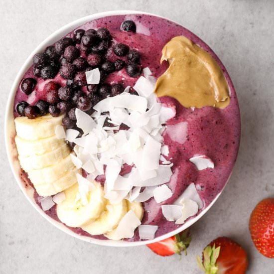 How to Make a Smoothie Bowl - Recipe photo by Darn Good Veggies