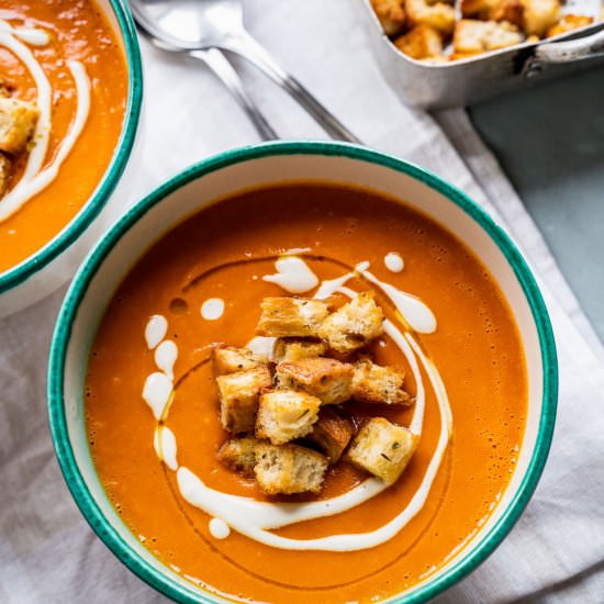 Roasted Tomato and Red Pepper Soup - Recipe photo by Sixhungryfeet
