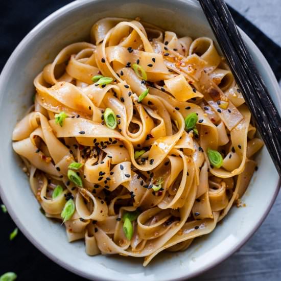 Chili Garlic Noodles - Recipe photo by Sixhungryfeet