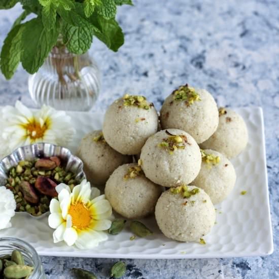 malai ladoo – creamy paneer laddu - Recipe photo by easyfoodsmith