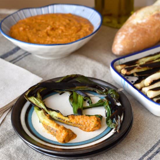 Romesco sauce with calçots - Recipe photo by mama ia blog