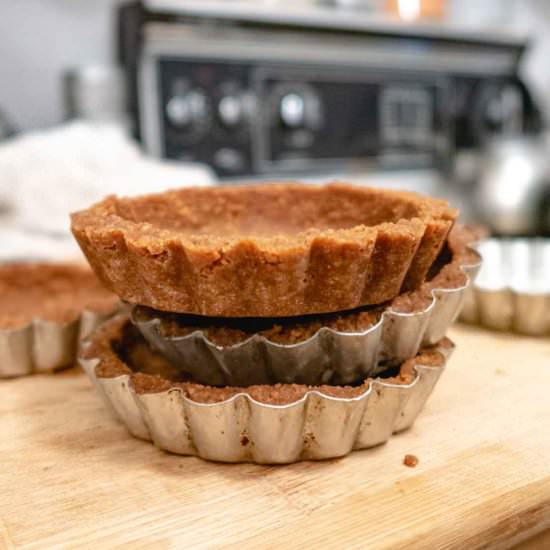 Vegan Biscoff Cookie Pie Crust - Recipe photo by Loud Bowl