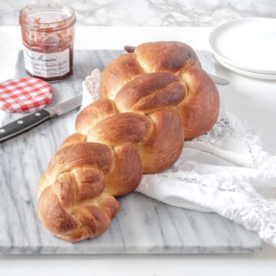Vegan Butterzopf – Swiss Bread - Recipe photo by Loud Bowl