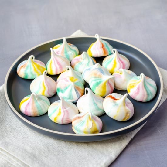 colored meringues - Recipe photo by Danella - Volg de kruimels