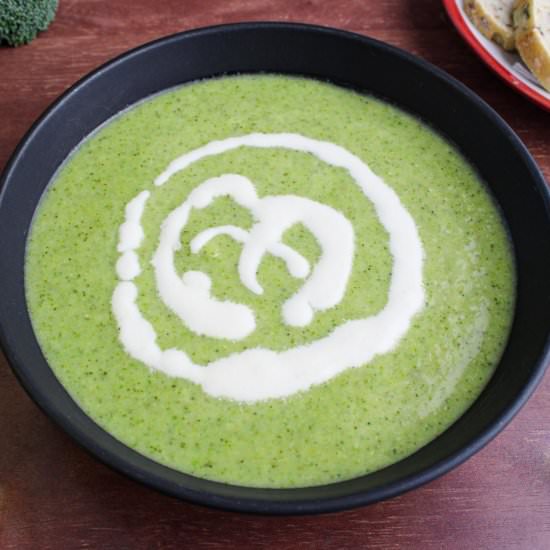 Vegan Broccoli Soup with Tarragon - Recipe photo by The Pesky Vegan