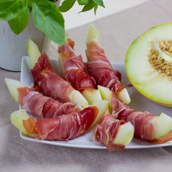 Melon wrapped in Parma ham - Recipe photo by mecooks.com