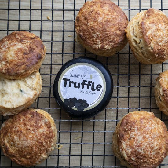 Truffle Cheddar Cheese and Chive Scones - Recipe photo by Munchie Mouse