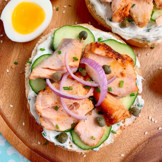 Roasted Smoky Salmon Bagel - Recipe photo by Theyummymuffin