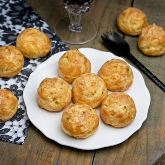 French cheese puffs (gougères) - Recipe photo by Culinaire bagage