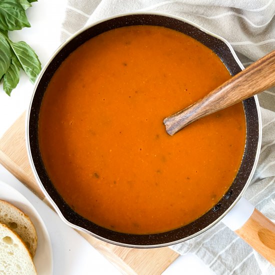 Easy 10-Minute Creamy Tomato Soup - Recipe photo by Sugarylogic