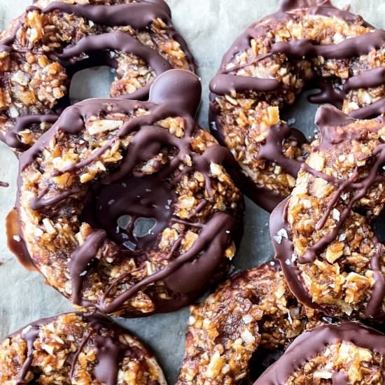 vegan samoas cookies - Recipe photo by girlaboutgreens