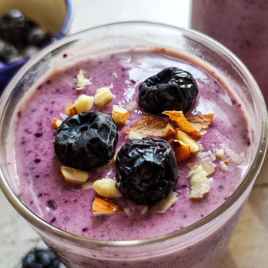 Vegan blueberry banana smoothie - Recipe photo by greenbowl2soul