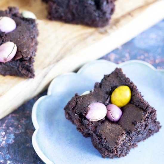 Vegan mini egg brownies - Recipe photo by Mandy Sneaky Veg