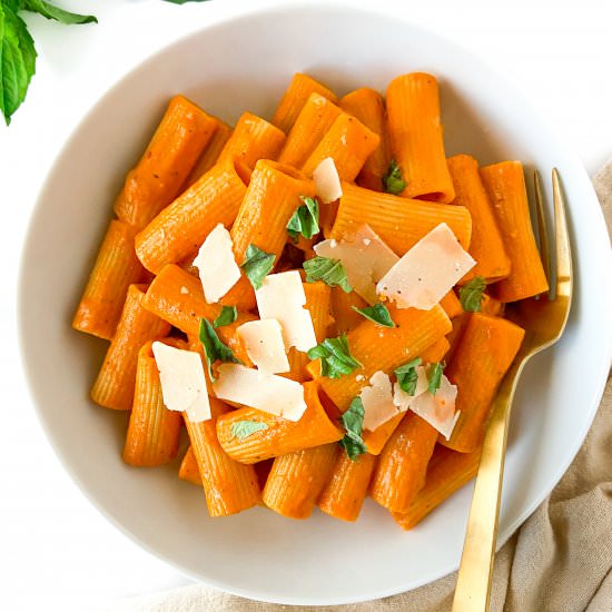 Creamy Roasted Red Pepper Pasta - Recipe photo by Sugarylogic