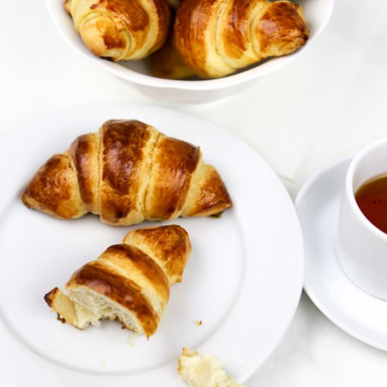 QUICK VEGAN CROISSANTS - Recipe photo by plantbasedrecipe2020