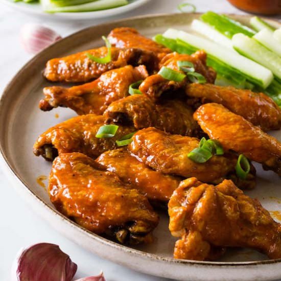 Baked keto buffalo wings - Recipe photo by HereToCook