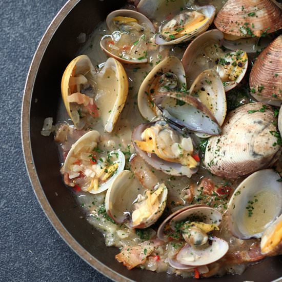 Steamed Clams in White Wine - Recipe photo by BearNakedFood