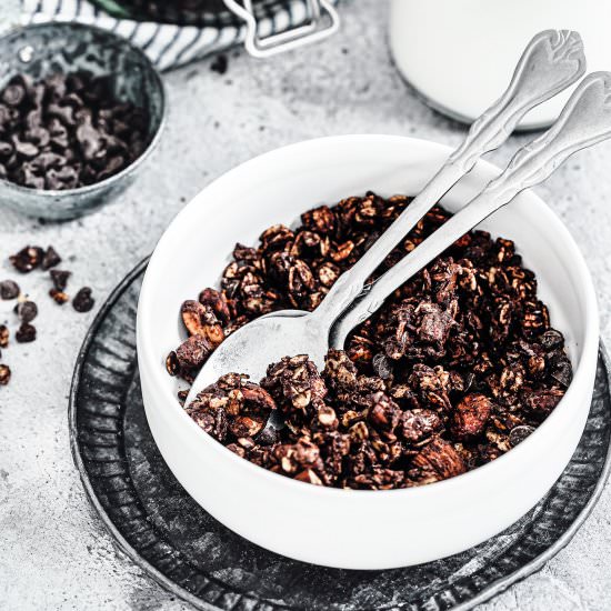 Homemade crunchy chocolate granola - Recipe photo by Sweetly Cakes