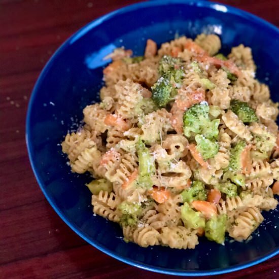 Broccoli Cheddar Pasta - Recipe photo by Jennyblogs