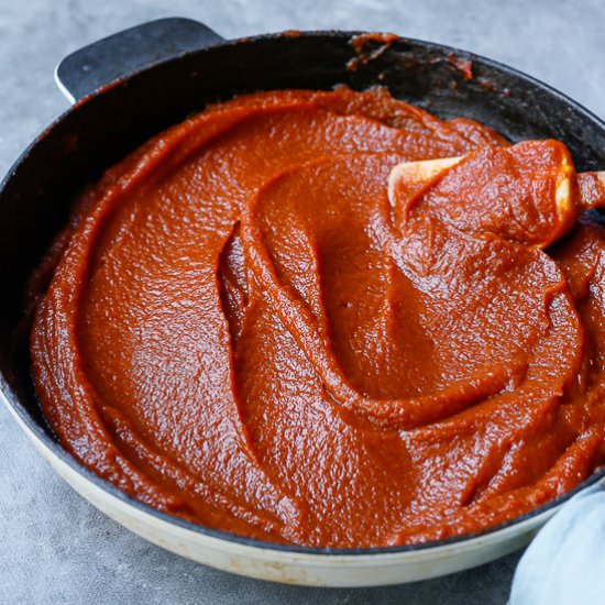 homemade tomato ketchup - Recipe photo by between2kitchens