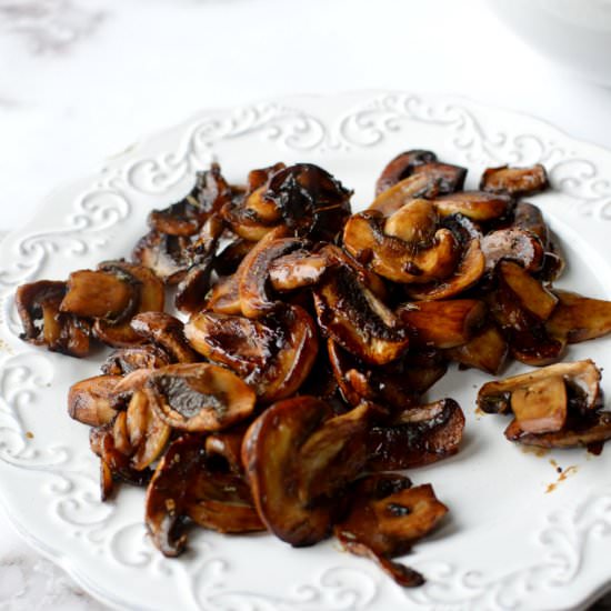 Balsamic caramelized mushrooms - Recipe photo by caramelandcashews
