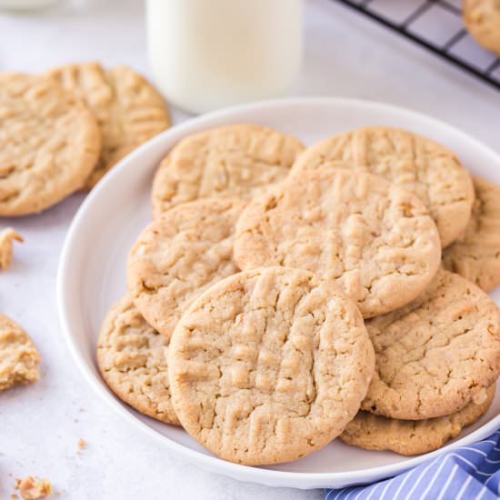 Crunchy Peanut Butter Cookies - Recipe photo by pumpkinnspice
