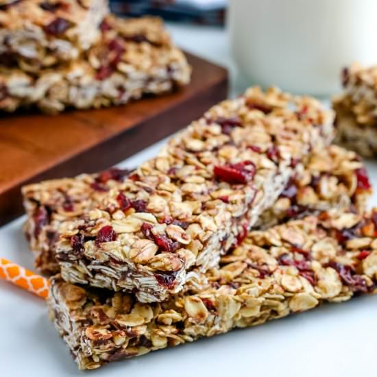 Homemade Granola Bars - Recipe photo by EasyBudgetRecipes