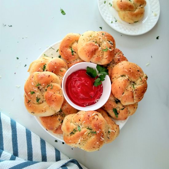 Easy Garlic Knots - Recipe photo by livingsmartandhealthy