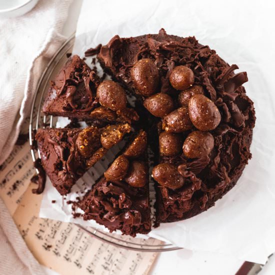 Vegan Easter chocolate cake - Recipe photo by TheChestnutBakery
