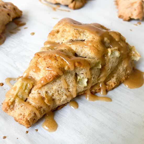 Apple Cinnamon Pecan Scones - Recipe photo by Sugarylogic