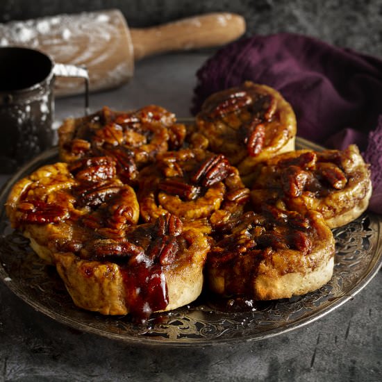 MAPLE & BUTTER PECAN CINNAMON BUNS - Recipe photo by Happyasayam