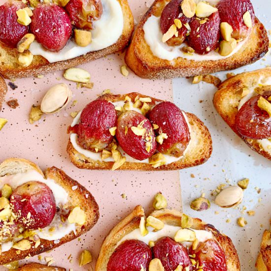 Roasted Grape Crostini - Recipe photo by Theyummymuffin