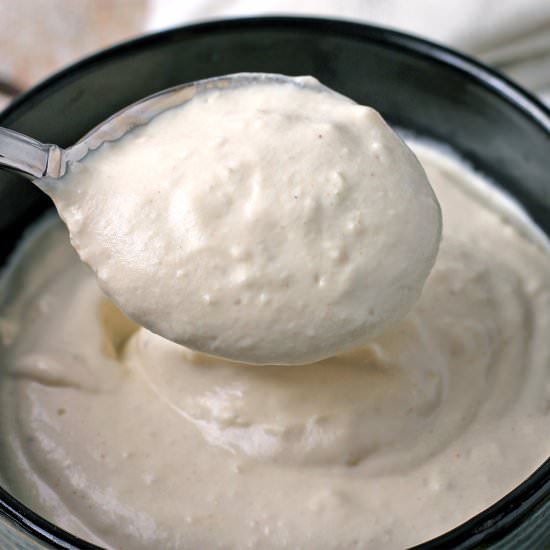 Easy vegan garlic aioli (oil-free) - Recipe photo by veganwithgusto
