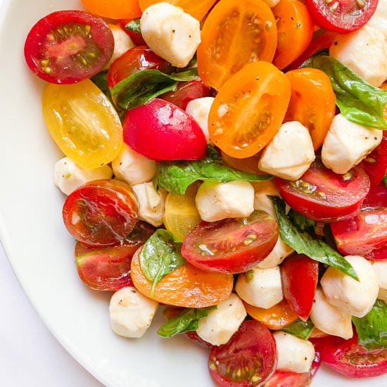 Cherry Tomato Caprese Salad - Recipe photo by Sugarylogic