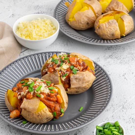 Jacket potatoes with beans - Recipe photo by Good Balanced Food
