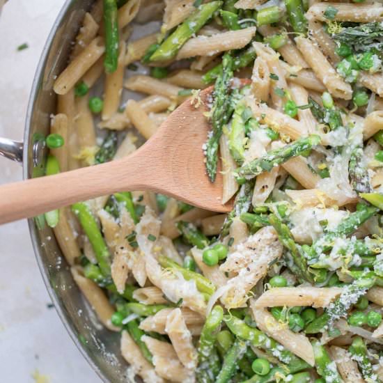 One-Pot Pasta with Asparagus & Peas - Recipe photo by Two Healthy Kitchens