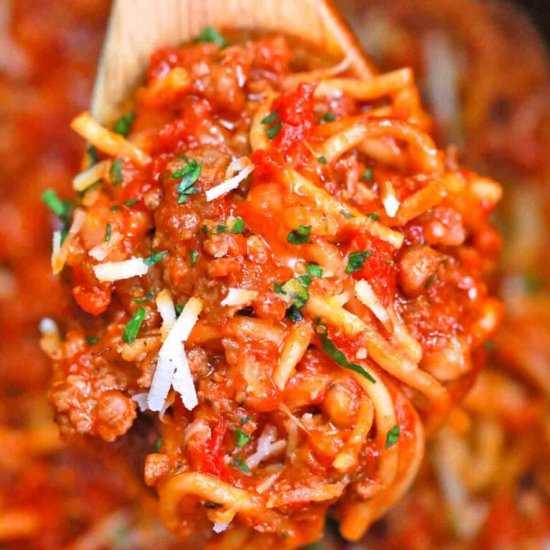 Crockpot Spaghetti - Recipe photo by peasandpeonies