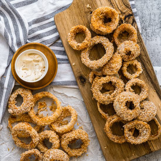 Crispy Air Fryer Onion Rings - Recipe photo by cuisineandtravel