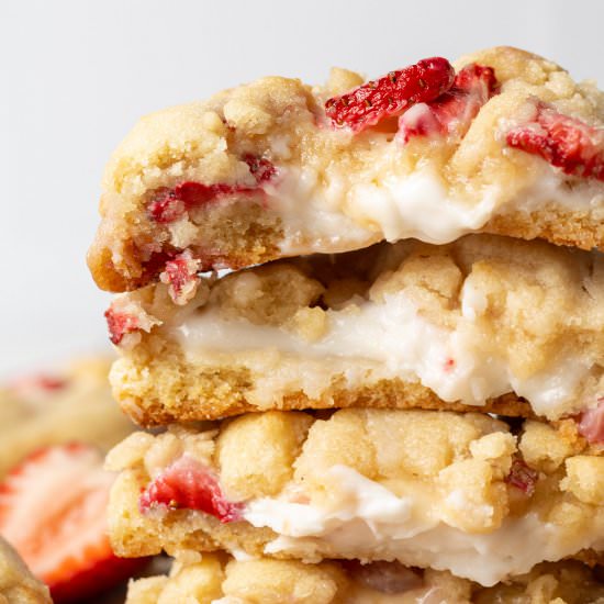 Strawberry Cheesecake Cookies - Recipe photo by cookiedoughdiaries