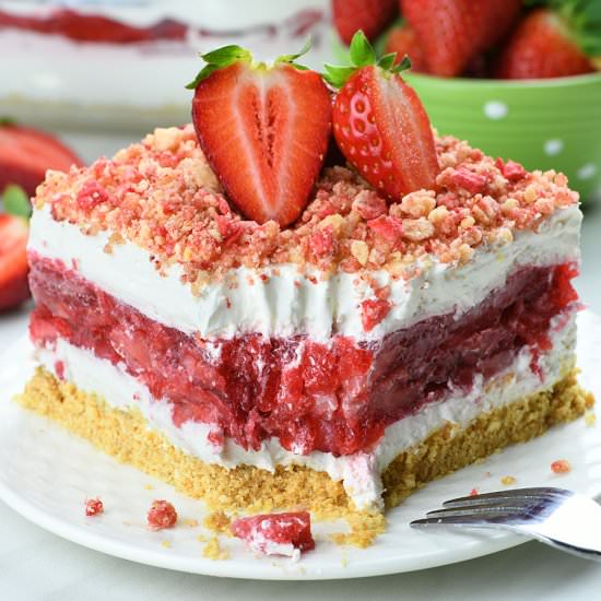 Strawberry Jello Lasagna - Recipe photo by omgchocolatedesserts