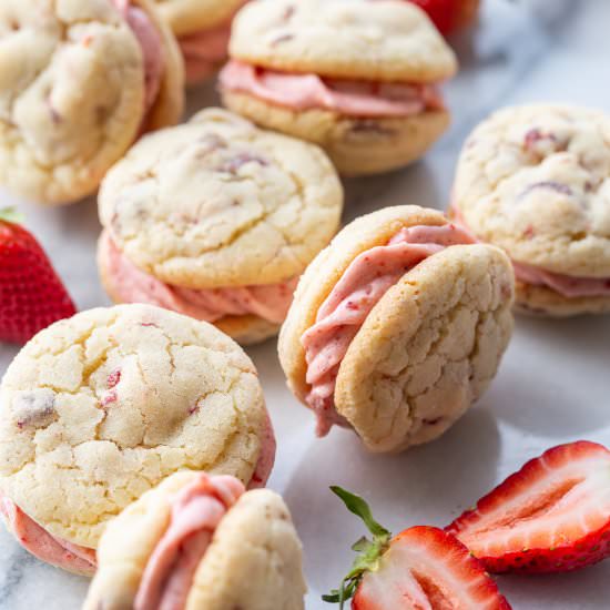 Strawberry Cookies - Recipe photo by Savingroomfordessert
