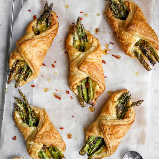 Garlic Asparagus Puff Pastry Bundle - Recipe photo by cookingwithparita